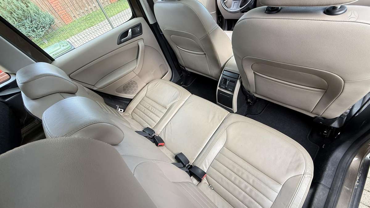 Skoda Yeti 2010 — engine 1968 cm³, 140 HP (103kW)
