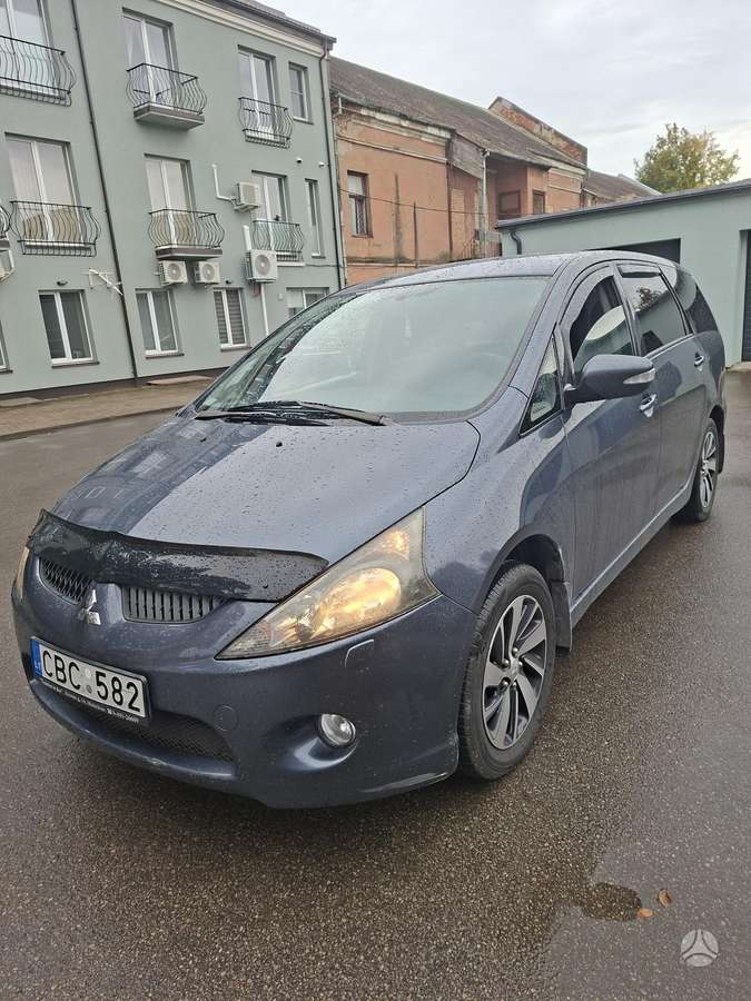 Mitsubishi Grandis 2006 — вигляд ззаду