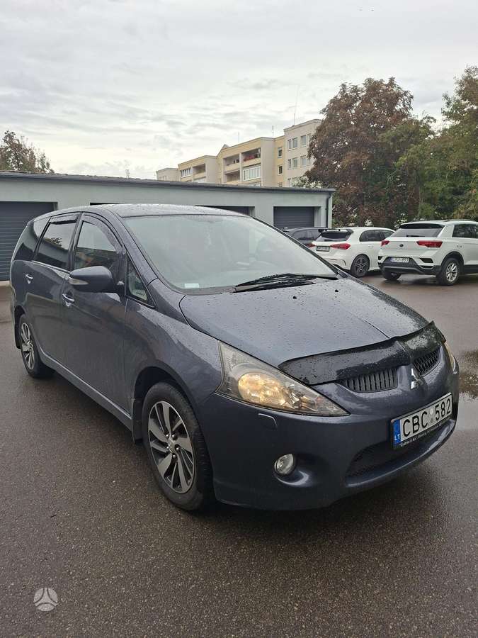 Mitsubishi Grandis 2006 — салон