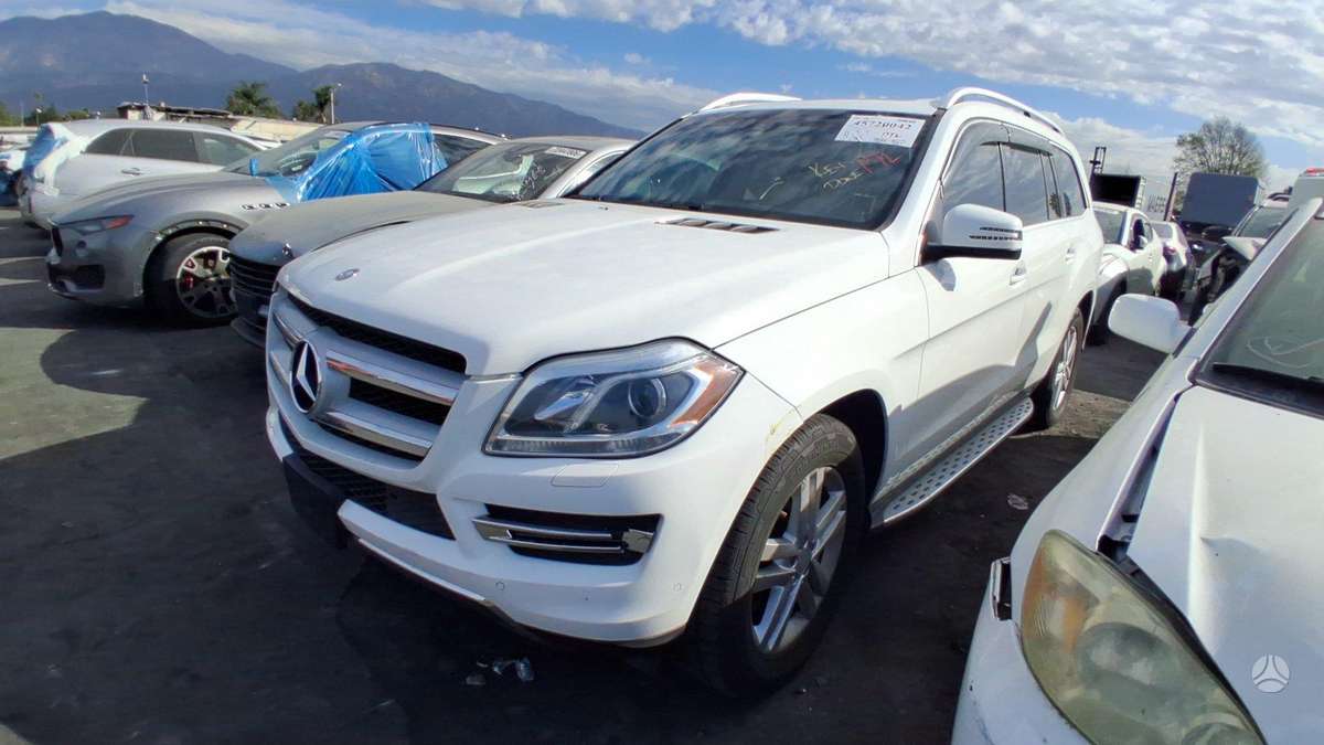 Mercedes-Benz GL450 2015 — rear view