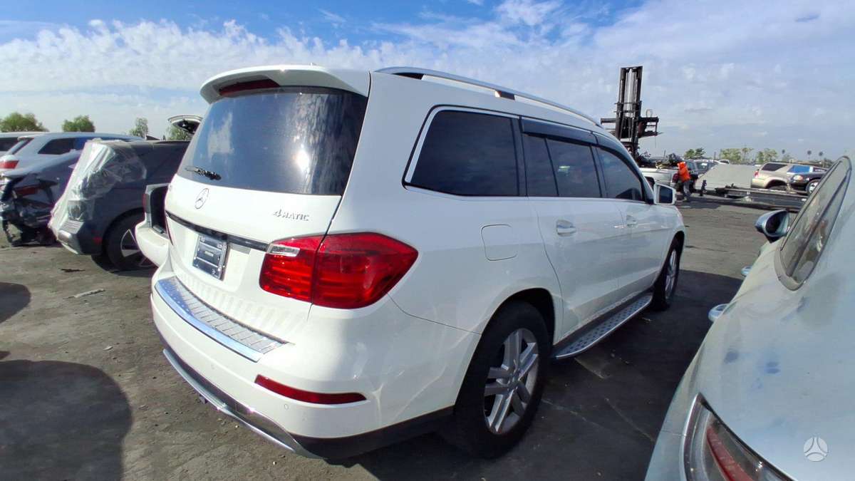 Mercedes-Benz GL450 2015 — interior