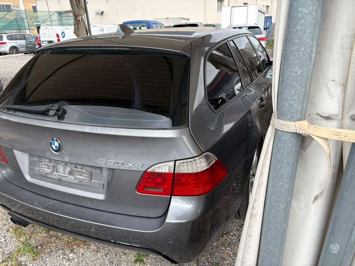BMW 530 2008 — rear view