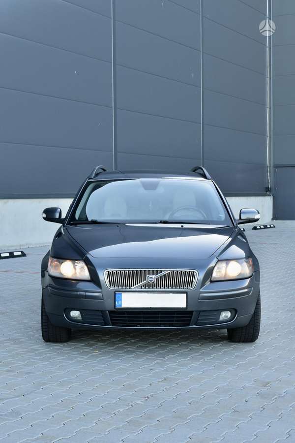 Volvo V50 2007 — rear view