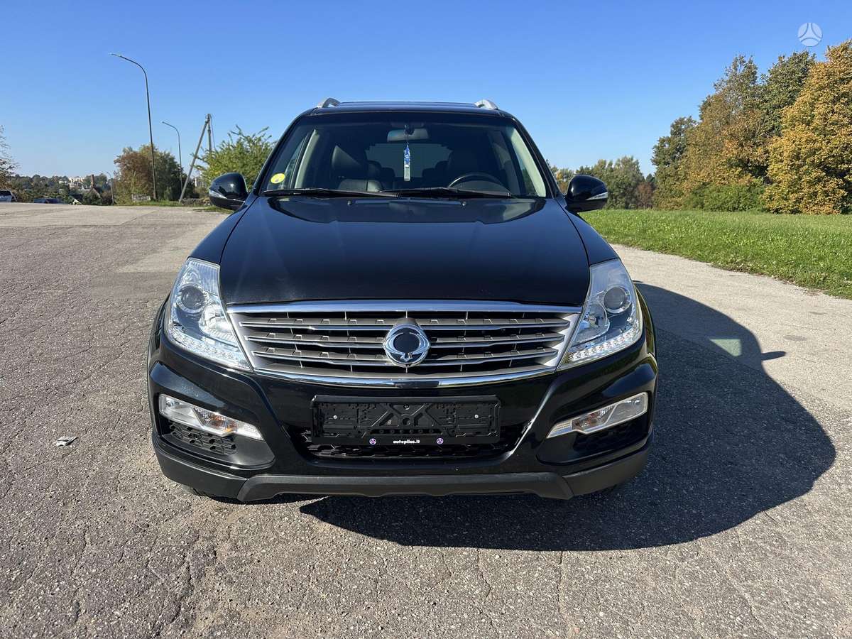 SsangYong Rexton 2015 — rear view