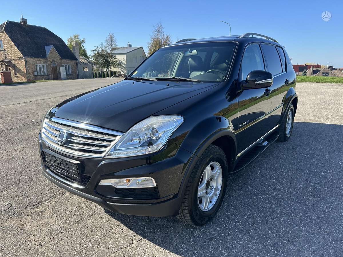SsangYong Rexton 2015 — interior