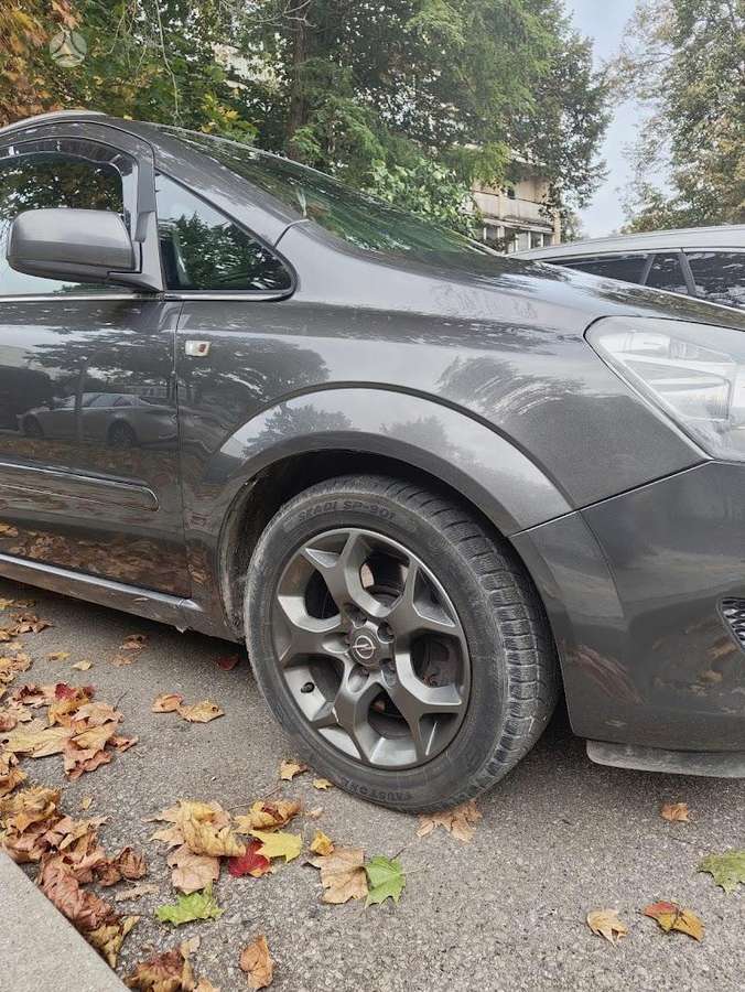 Opel Zafira 2010 — photo 10