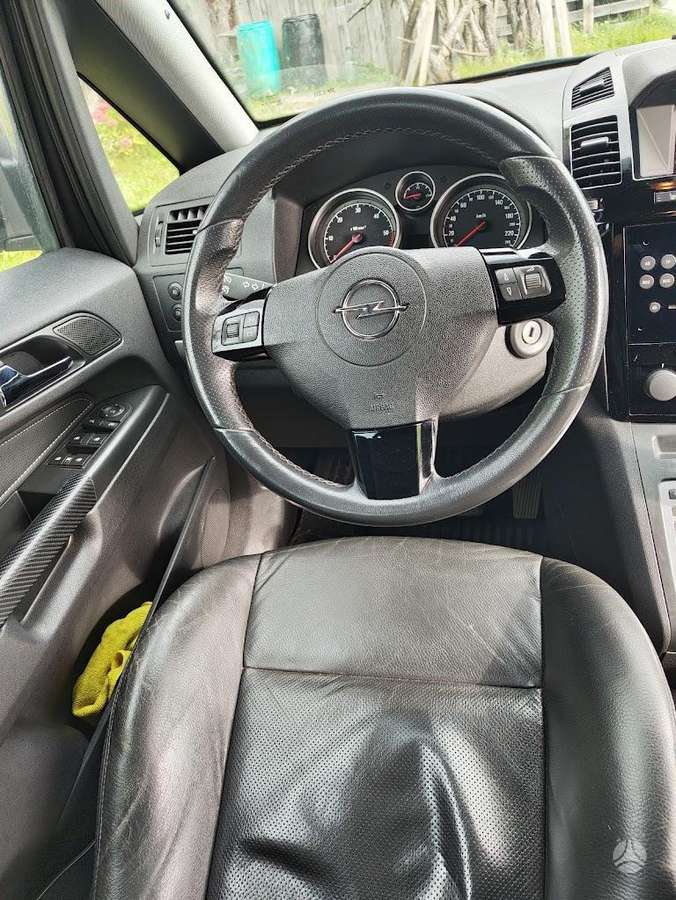 Opel Zafira 2010 — photo 14