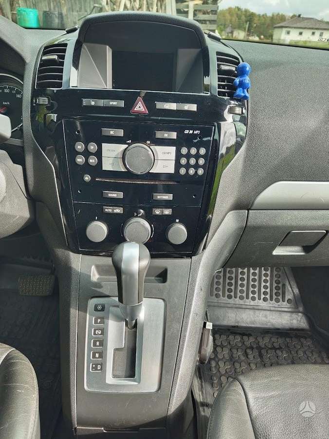 Opel Zafira 2010 — photo 15