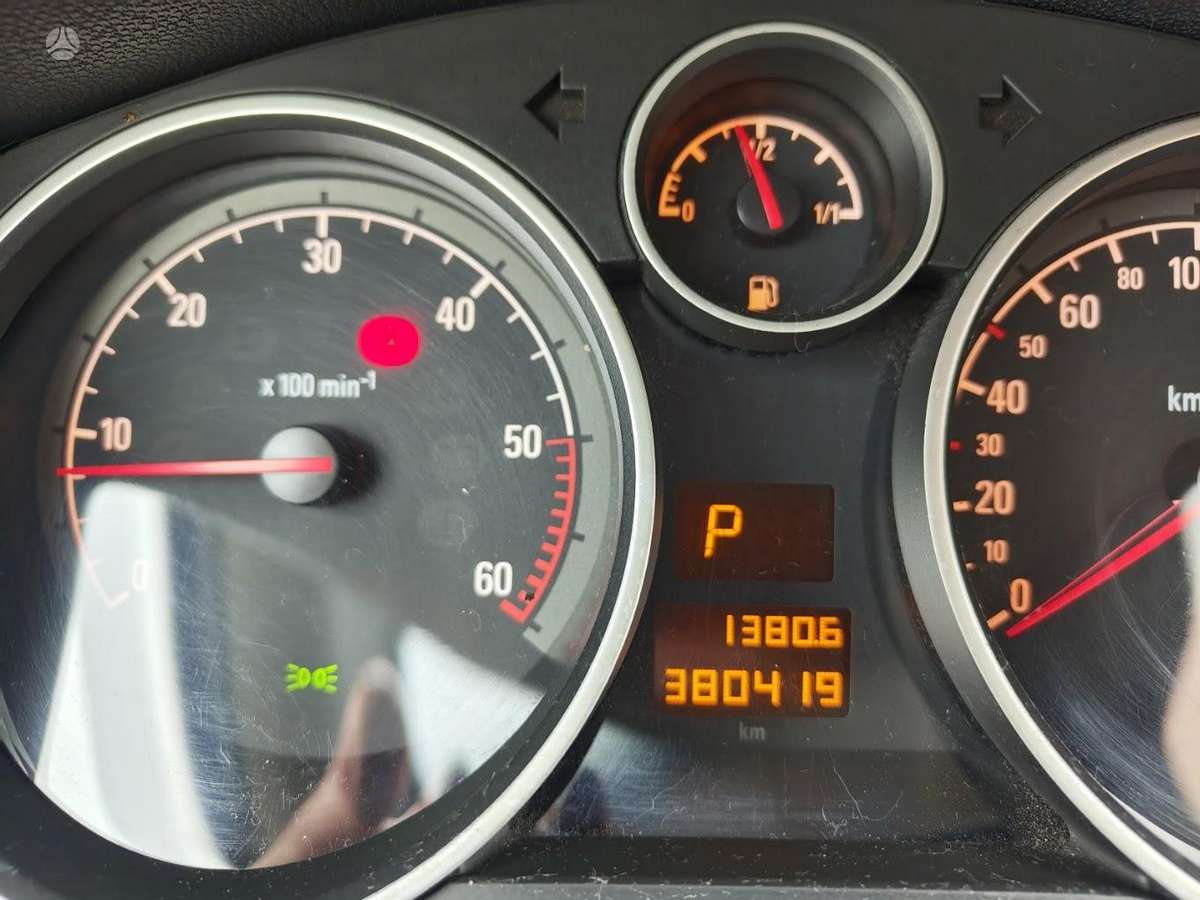 Opel Zafira 2010 — photo 23
