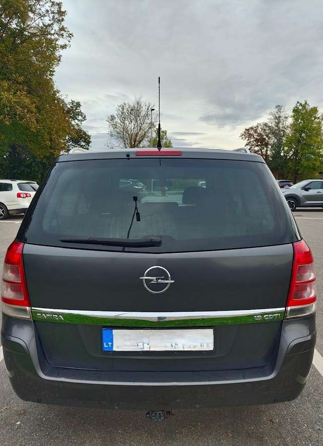 Opel Zafira 2010 — photo 5