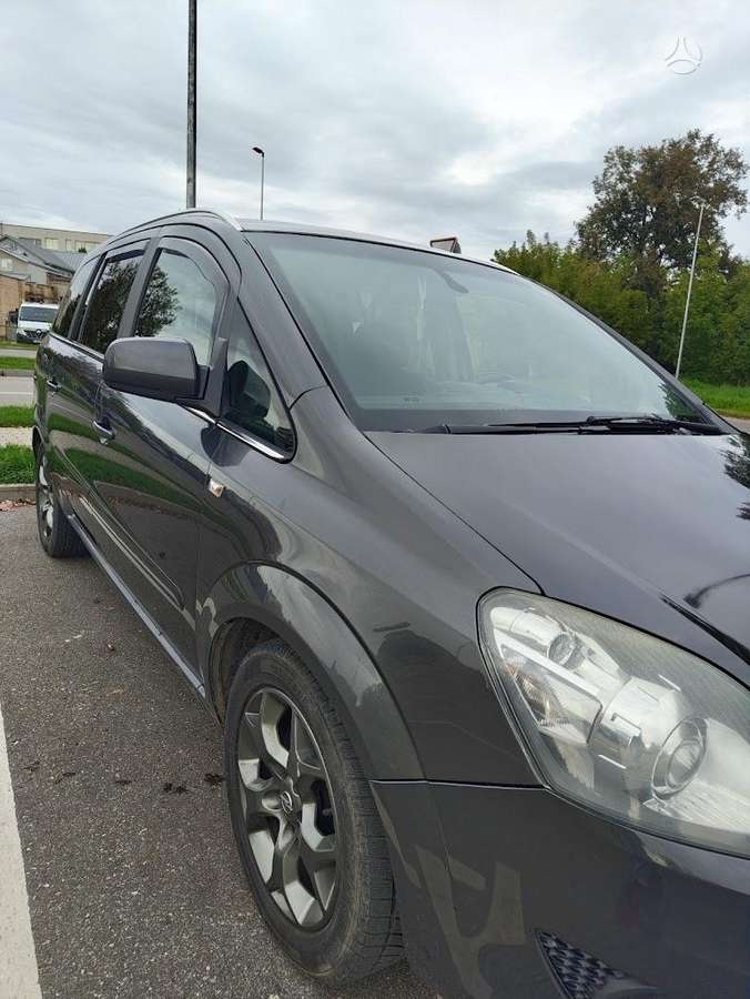 Opel Zafira 2010 — photo 8