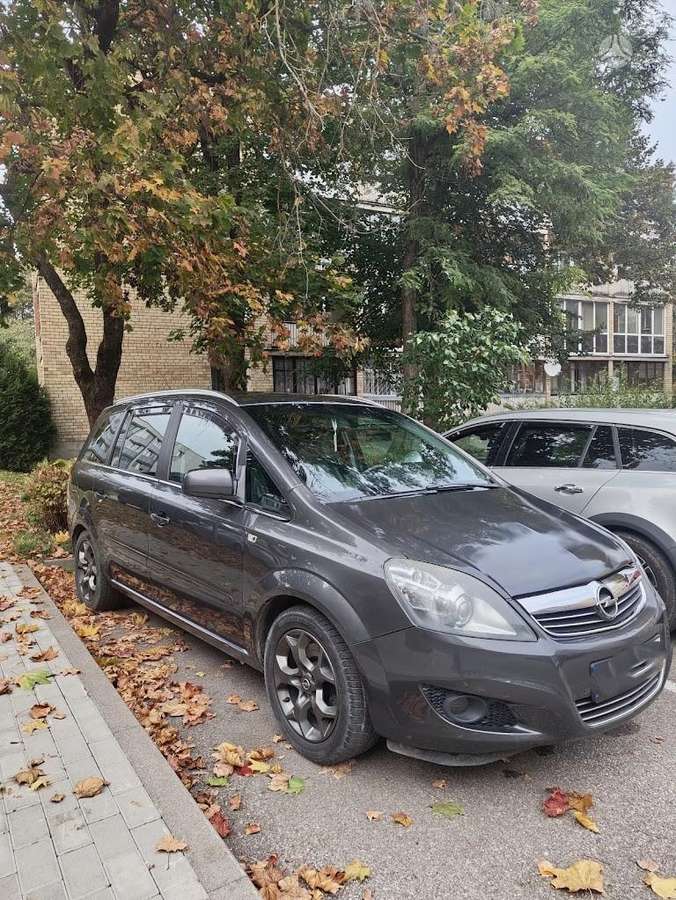 Opel Zafira 2010 — photo 9