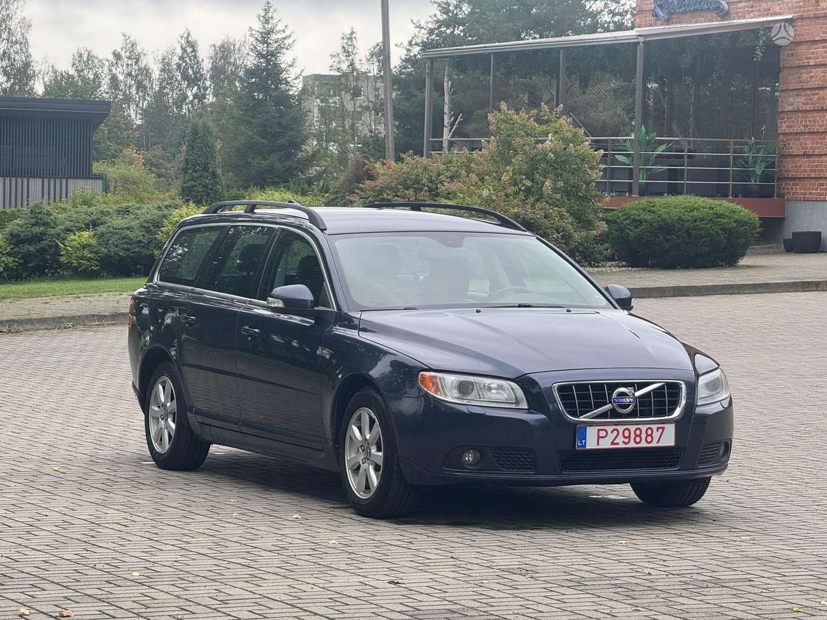 Volvo V70 2011 — салон