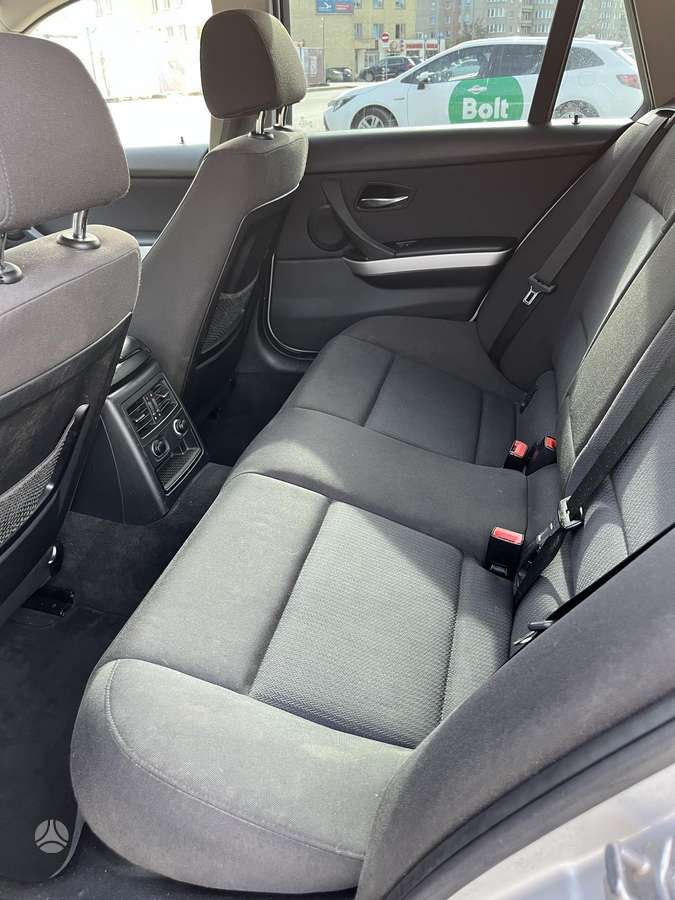 BMW 320 2010 — photo 10