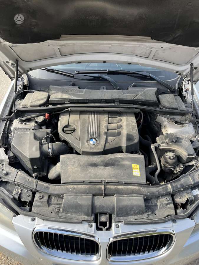 BMW 320 2010 — photo 11