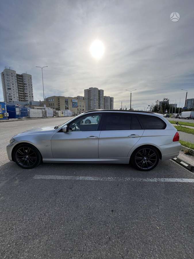 BMW 320 2010 — photo 5