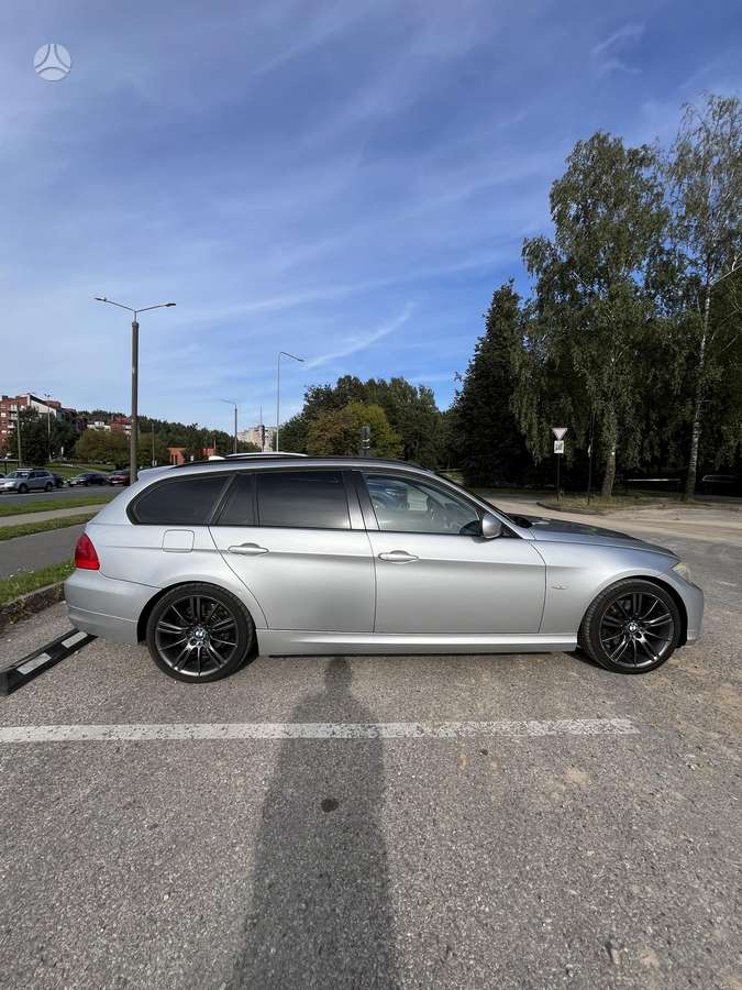 BMW 320 2010 — photo 6
