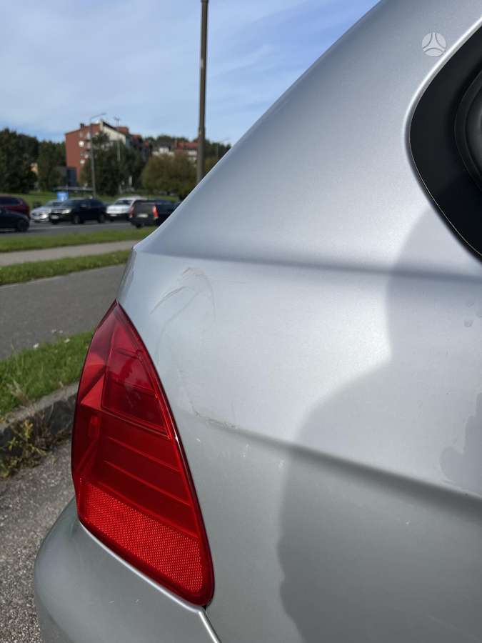 BMW 320 2010 — photo 7