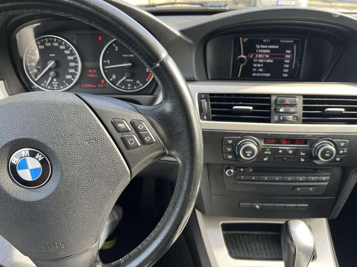 BMW 320 2010 — photo 8