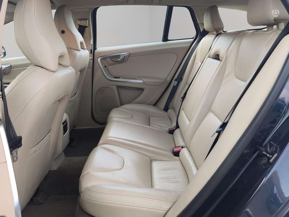Volvo V60 2011 — photo 11