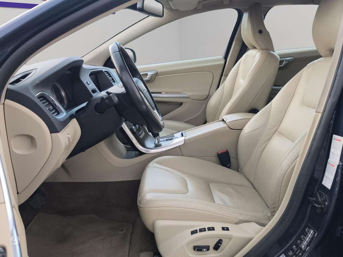 Volvo V60 2011 — photo 14