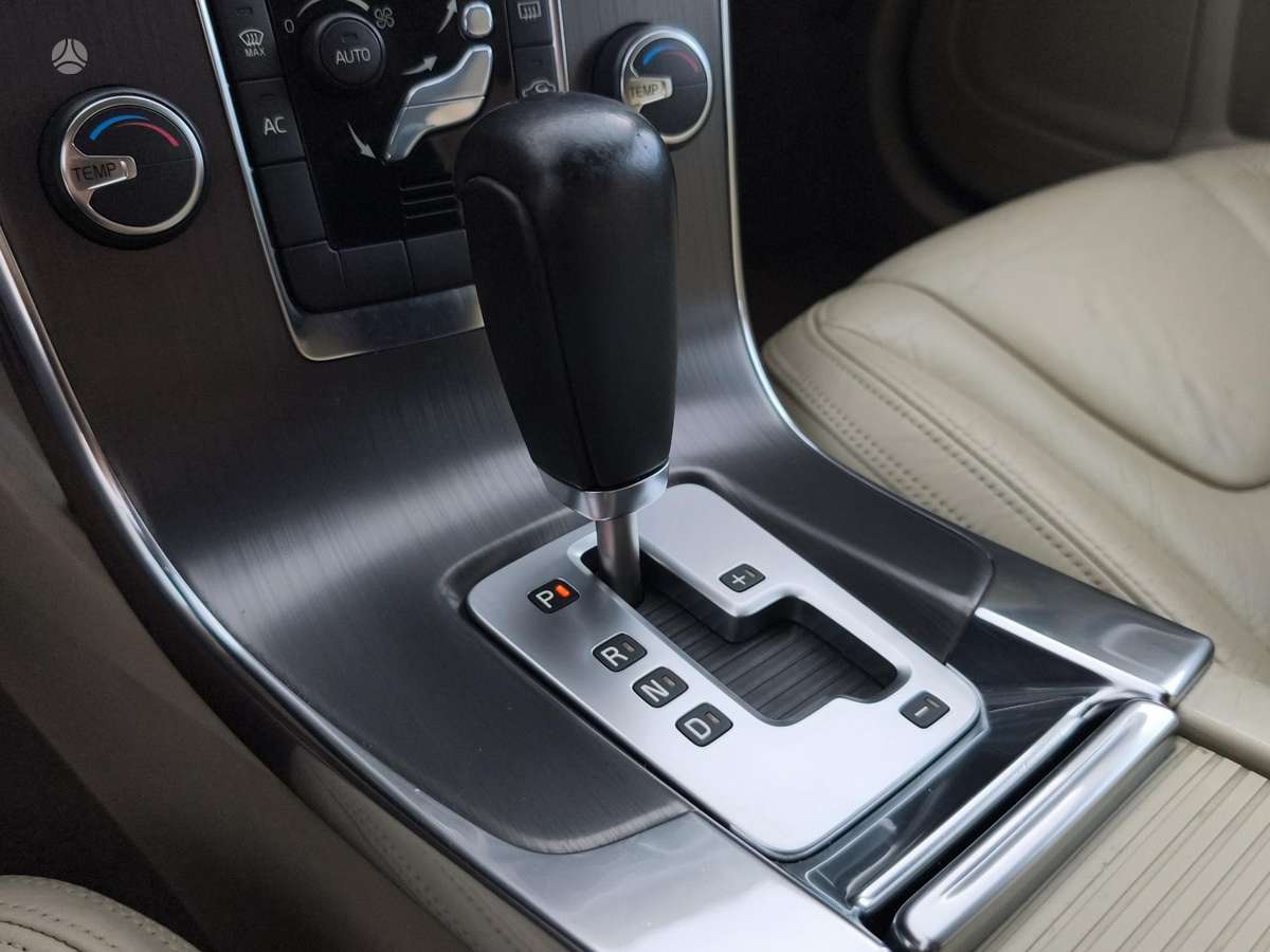 Volvo V60 2011 — photo 15
