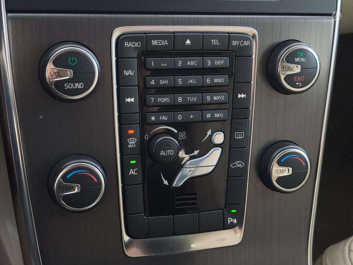 Volvo V60 2011 — photo 16