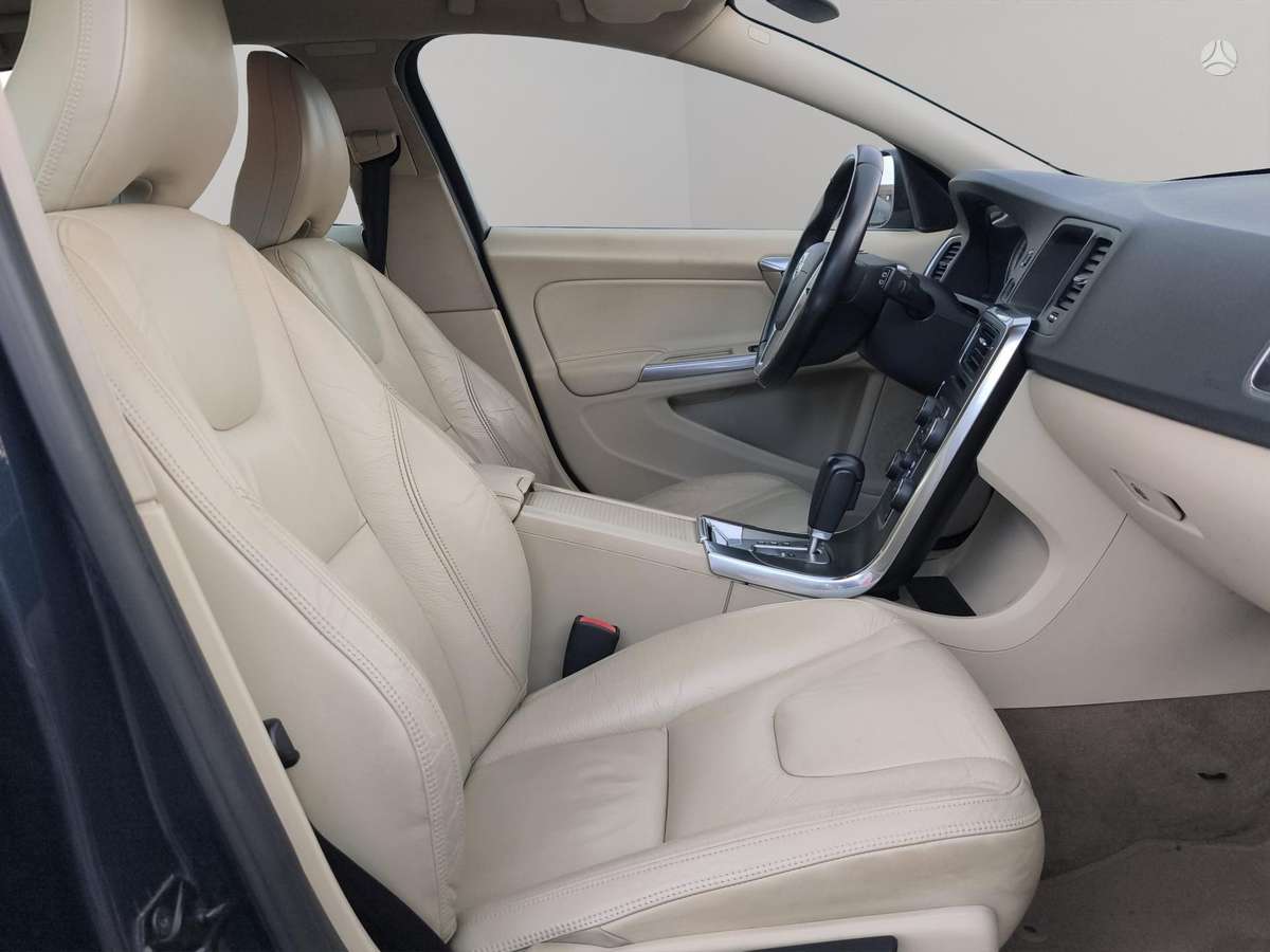 Volvo V60 2011 — photo 8