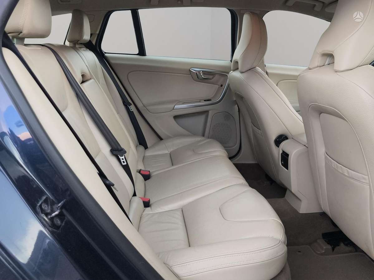 Volvo V60 2011 — photo 9