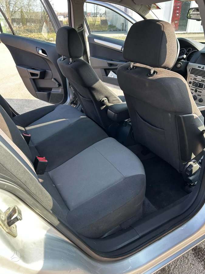 Opel Astra 2008 — photo 11