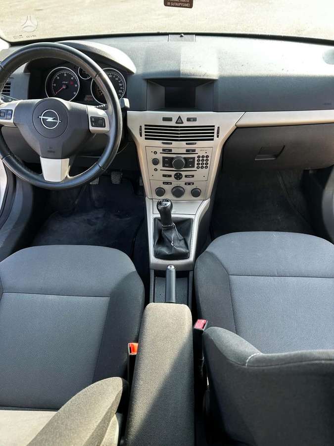 Opel Astra 2008 — photo 12