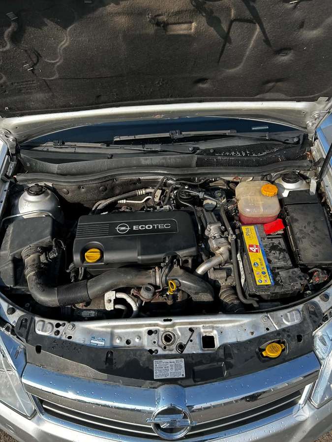 Opel Astra 2008 — photo 15