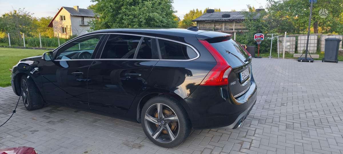 Volvo V60 2015 — photo 10
