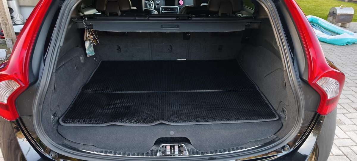 Volvo V60 2015 — photo 11