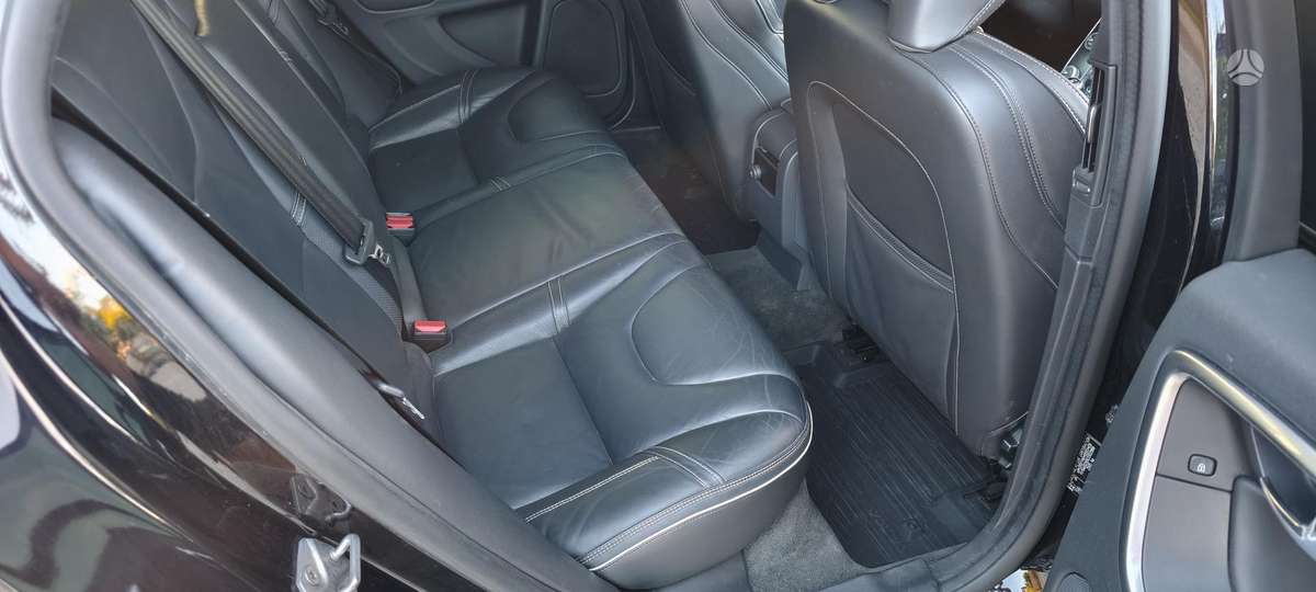 Volvo V60 2015 — photo 12