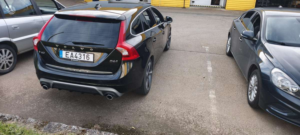 Volvo V60 2015 — interior