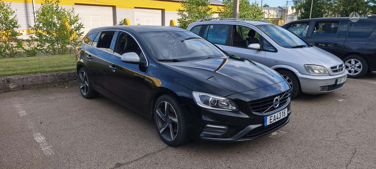 Volvo V60 2015 — engine 2400 cm³, 288 HP (212kW)
