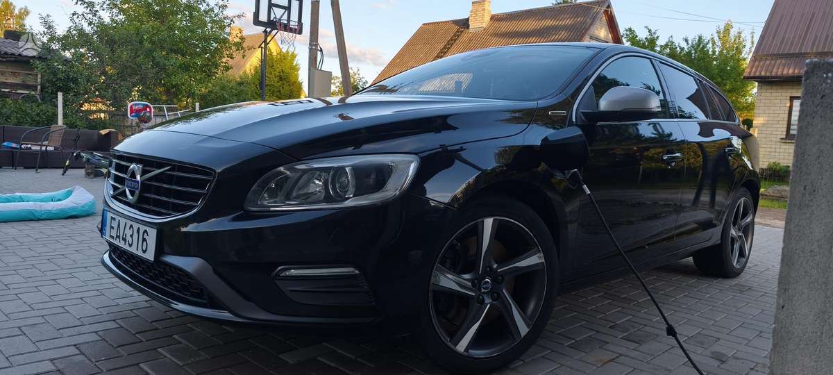 Volvo V60 2015 — photo 9