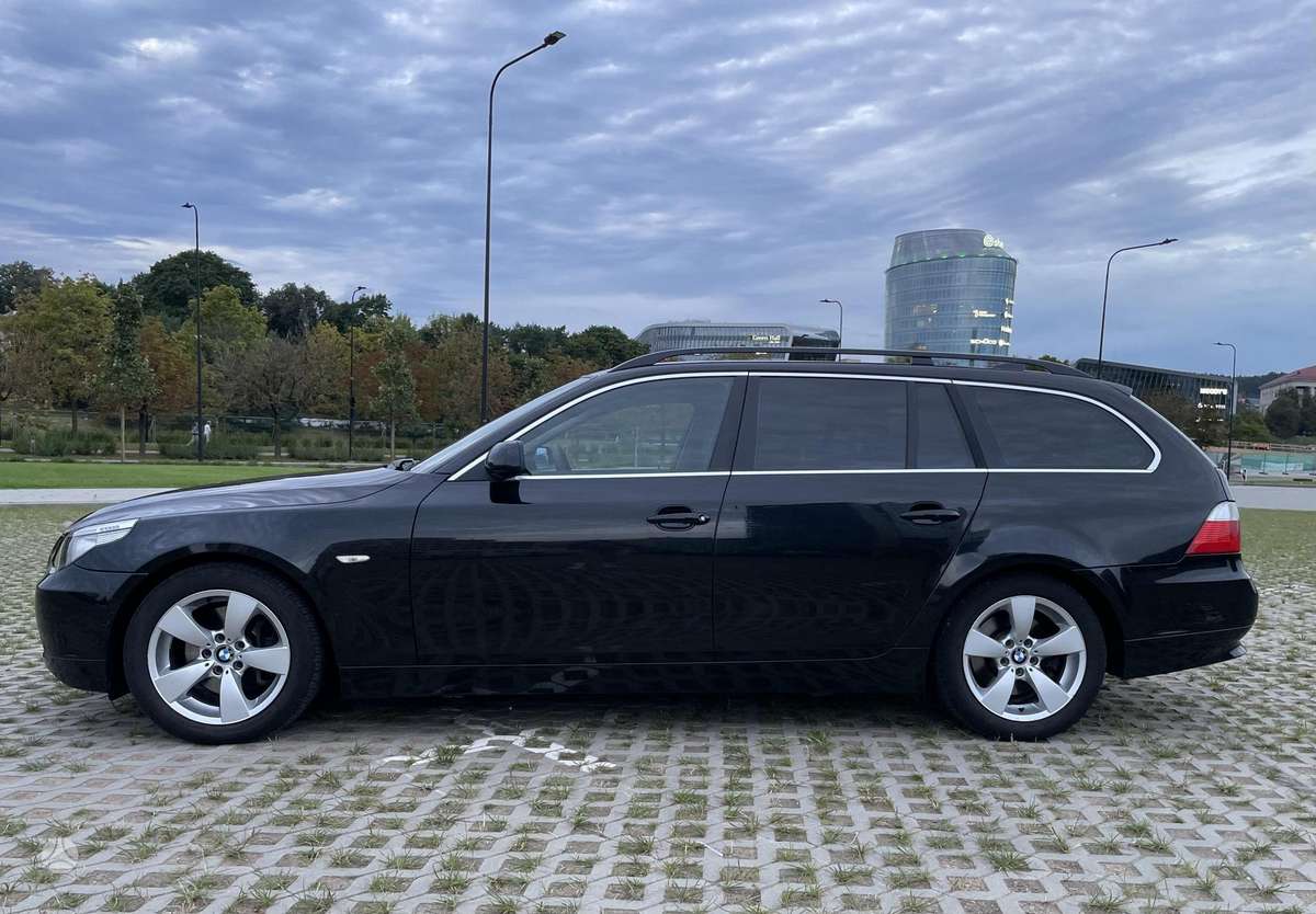 BMW 530 2006 — салон