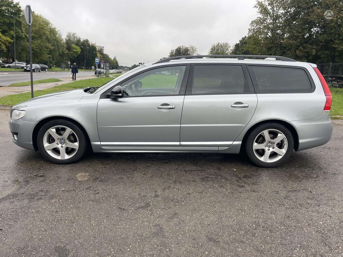 Volvo V70 2015 — photo 17