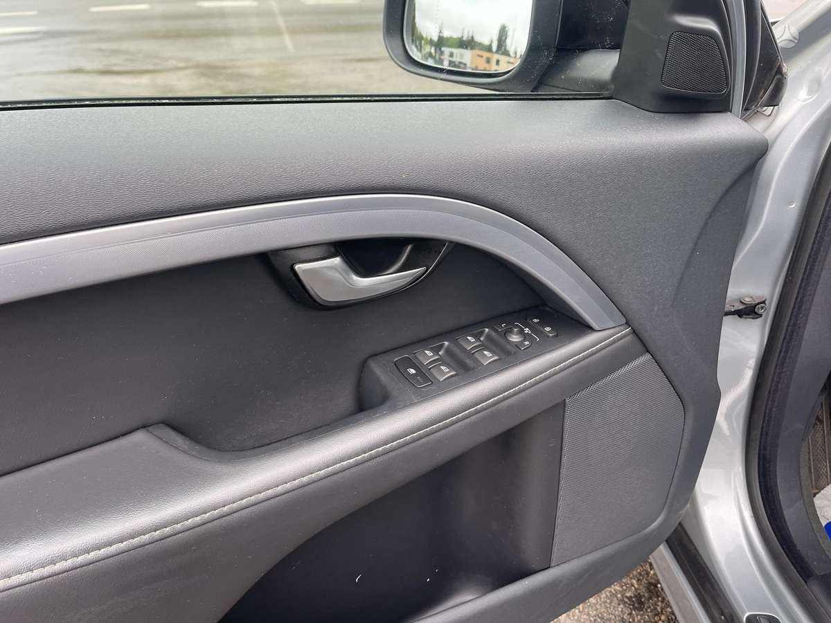 Volvo V70 2015 — photo 18