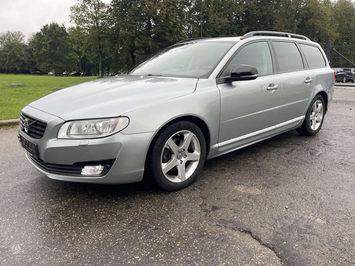 Volvo V70 2015 — rear view