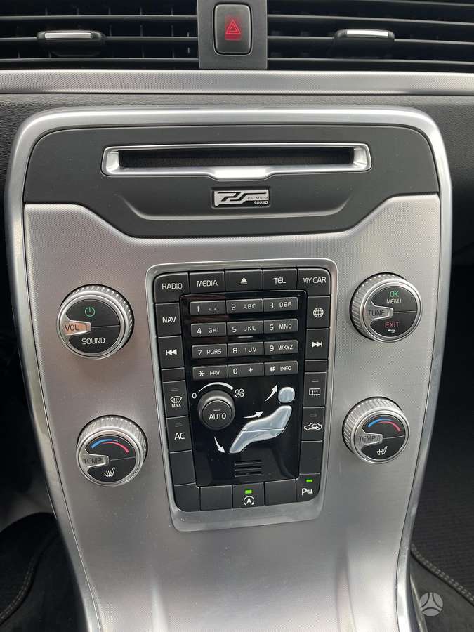 Volvo V70 2015 — photo 21