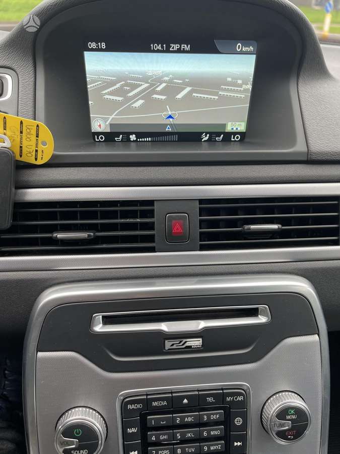Volvo V70 2015 — photo 22