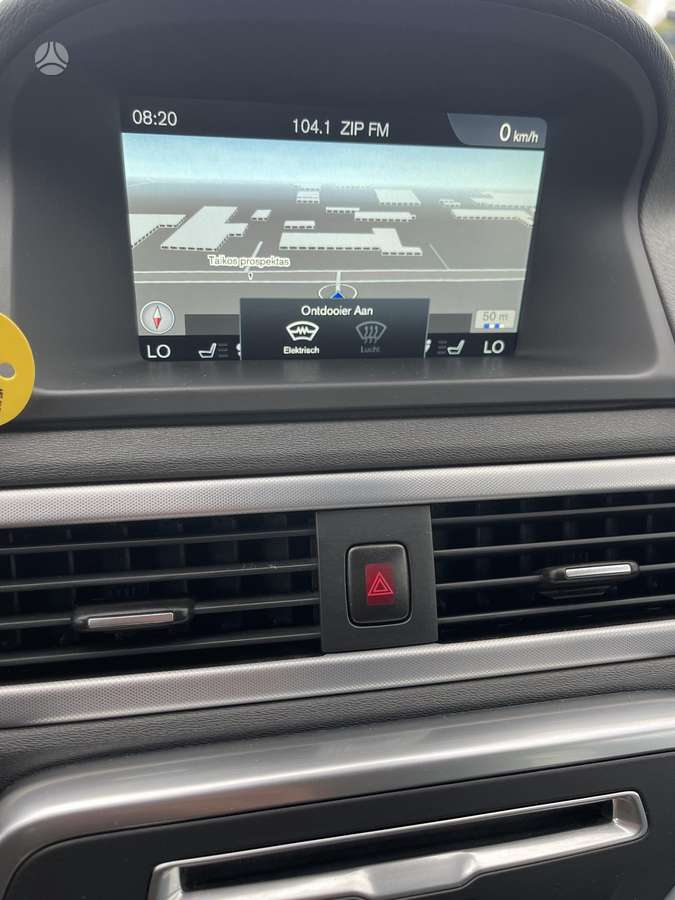 Volvo V70 2015 — photo 23