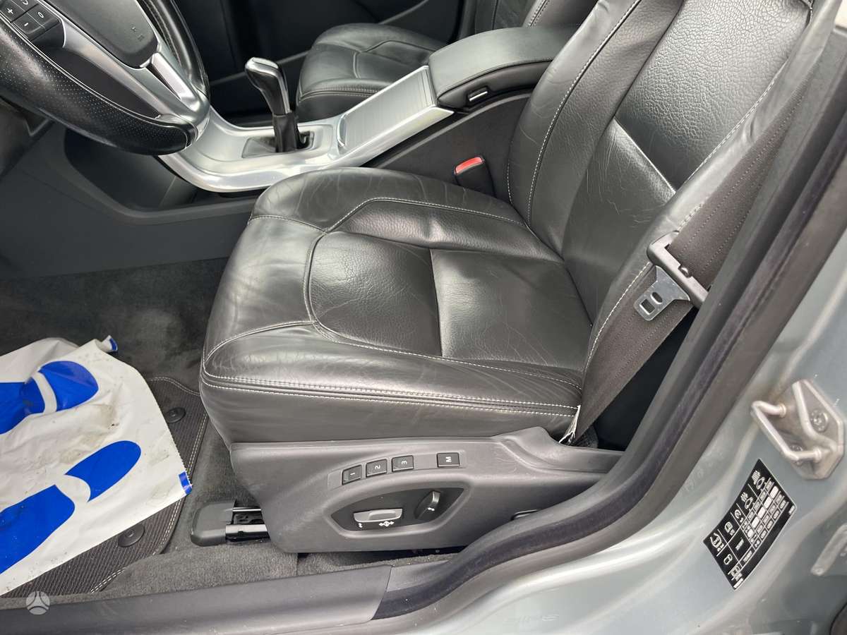 Volvo V70 2015 — photo 25