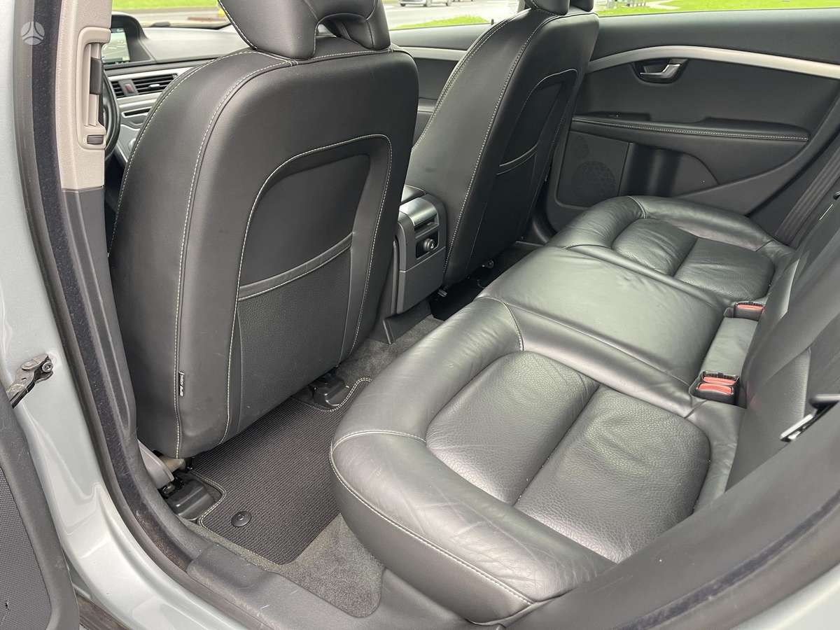 Volvo V70 2015 — photo 26