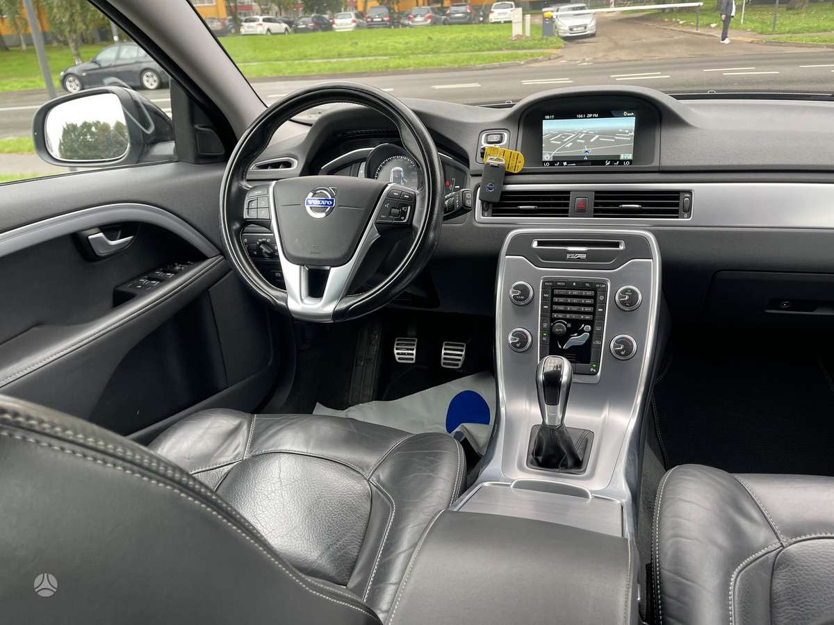 Volvo V70 2015 — photo 27