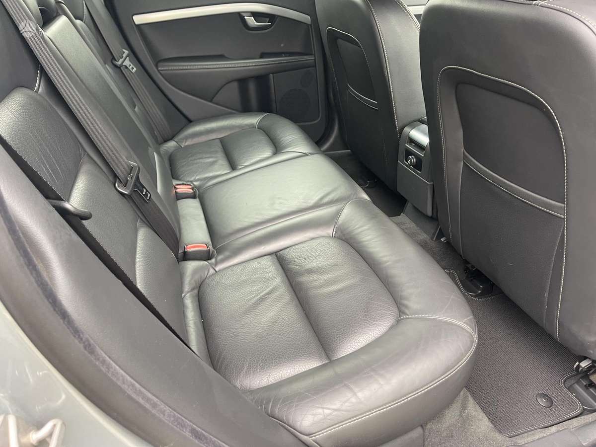 Volvo V70 2015 — photo 28