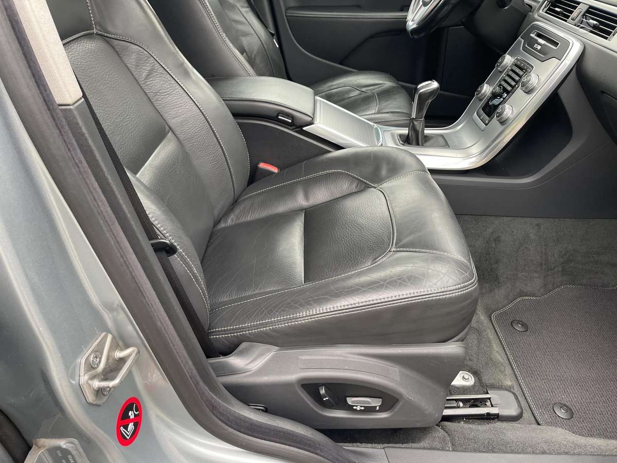 Volvo V70 2015 — photo 29